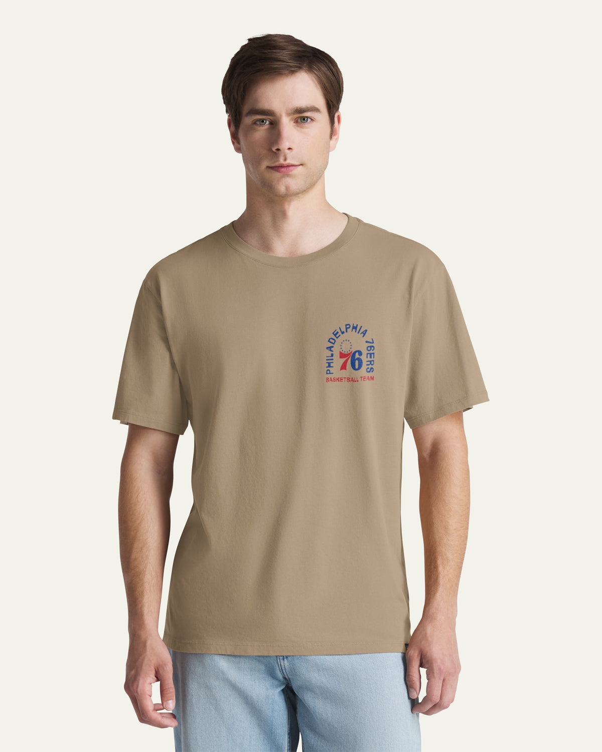 47-everyday-tee-bleacher-beach-t-shirt-76ers-khaki-herren image 2